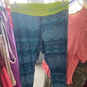 Nike Pro leggings, size medium NEVER WORN!